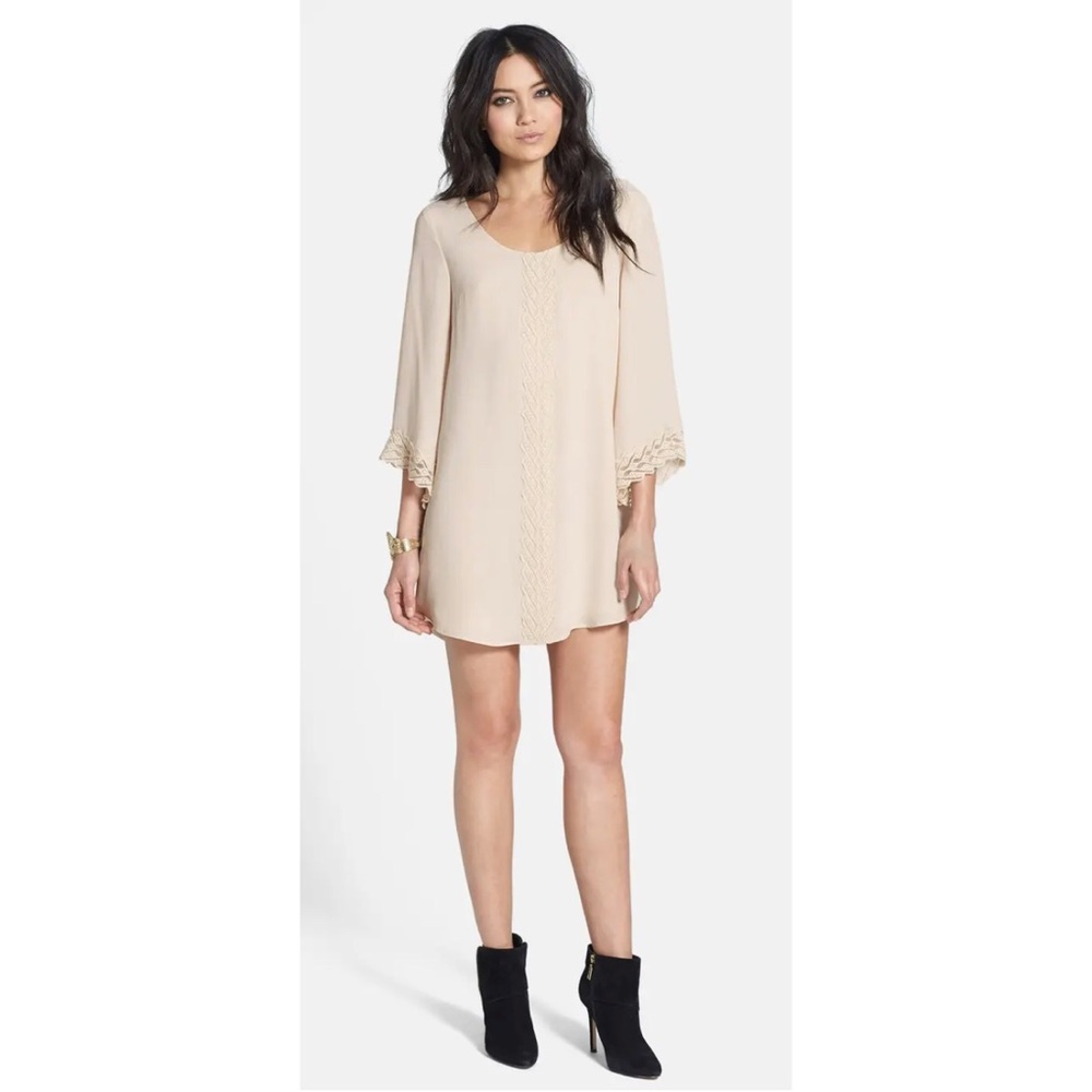 ASTR the label Lace Trim Shift Dress